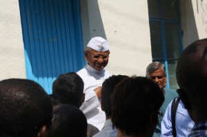 Anna Hazare spricht zu seinen Anhängern