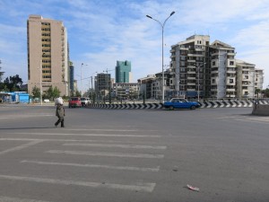 Das alte trifft auf das neue Äthiopien am Olympia-Kreisel in Addis Abeba
