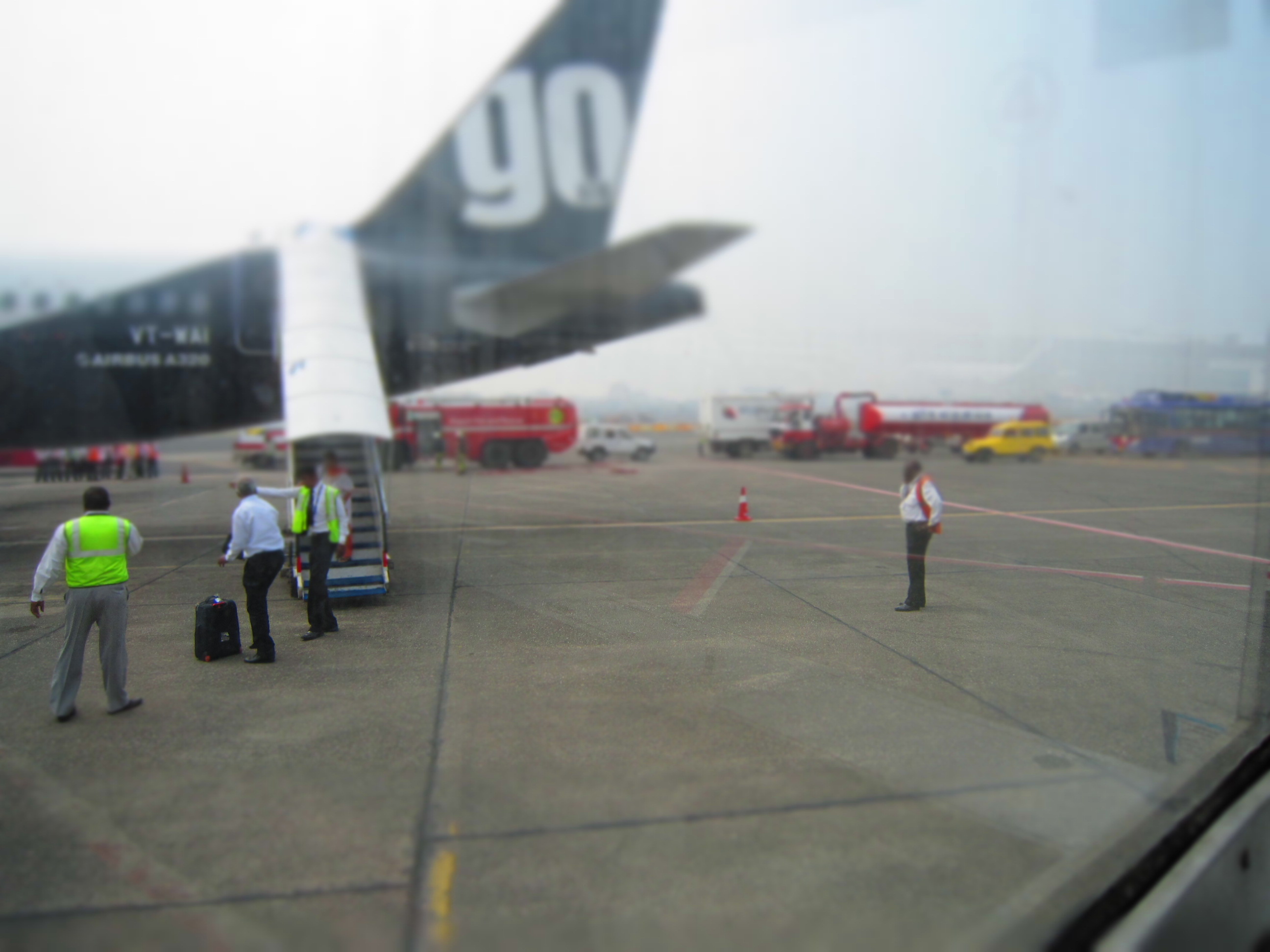 Feuerwehrflotte erwartet das Flugzeug zurück in Mumbai