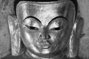 Egal, wo im Land - vergoldete Buddha habe ich mittlerweile so viele gesehen, dass ich sie nur noch in schwarz-weiß mag. Foto: Lindekamp